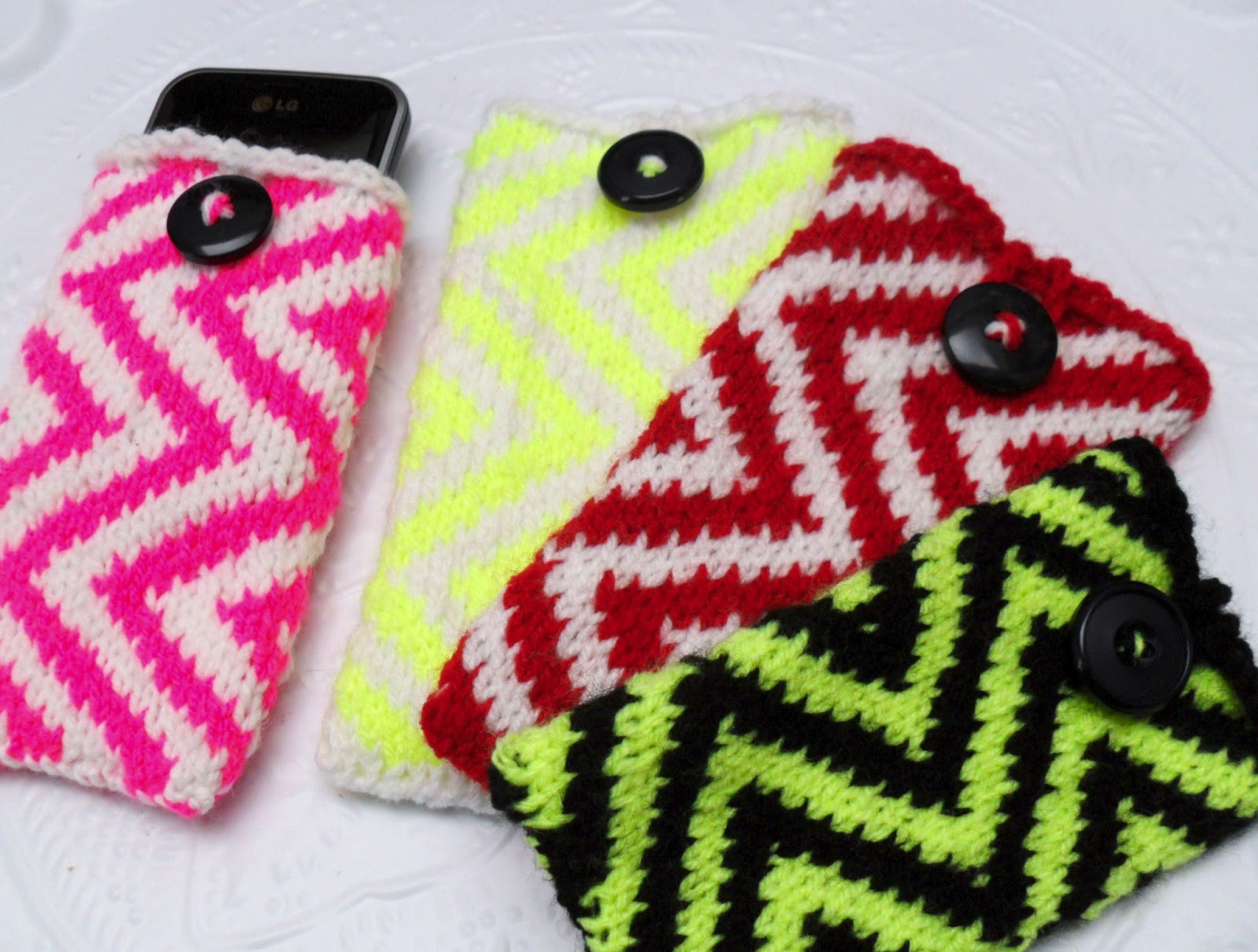 Chevron Phone Cosy Knitting Pattern Tutorial