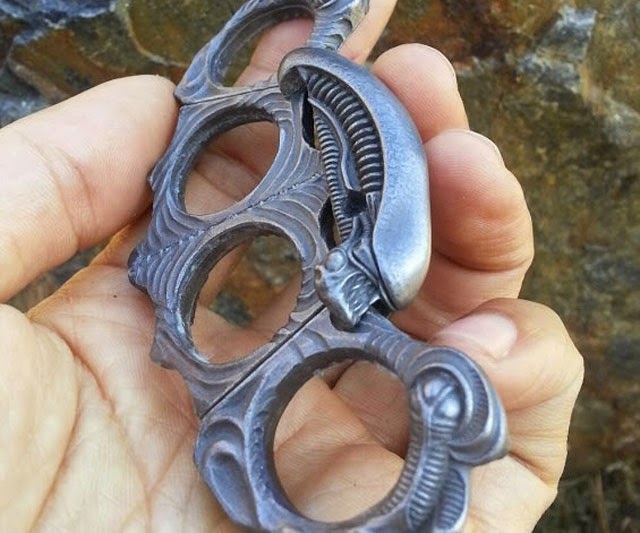 JIMSMASH ! ! ! ALIEN KNUCKLE DUSTER RING