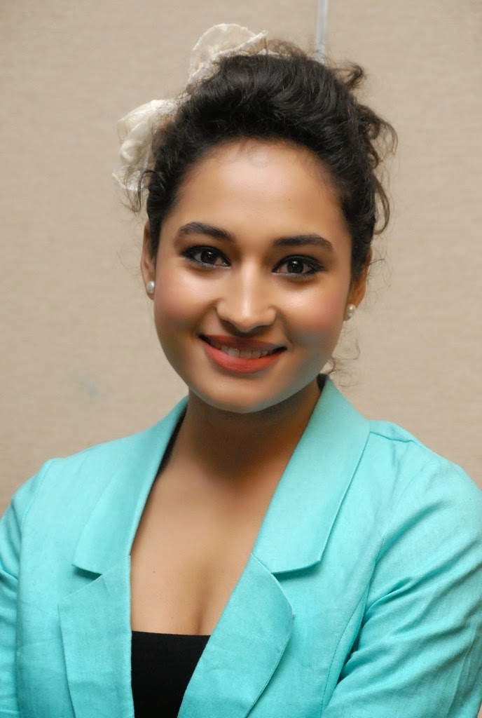Shravan - Prema Ishq Kaadhal Lyrics Musixmatch