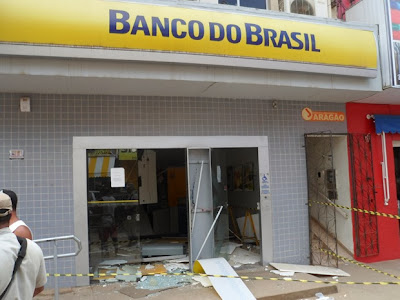 Camamu: Agência do Banco do Brasil foi explodida por assaltantes.