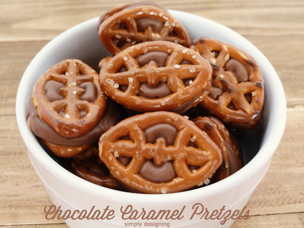 Chocolate Caramel Pretzels: Game Day Style with FREE printable | #recipe #football #gameday #chocolate #printable
