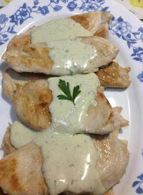 Filetitos De Pollo Con Salsa Roquefort 
