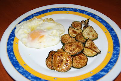 Huevos Fritos Con Chips De Calabacín
