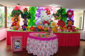 DECORACIÓN CON GLOBOS Y TELAS CON HELLO KITTY : LAS FIESTAS ...