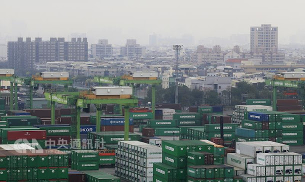 財政部9日公布去年12月出口257億美元,較前年同月年增14%,連續3個月正成長,創2013年2月以來的最大增幅。 財政部9日公布去年12月出口257億美元,較前年同月年增14%,連續3個月正成長,創2013年2月以來的最大增幅。