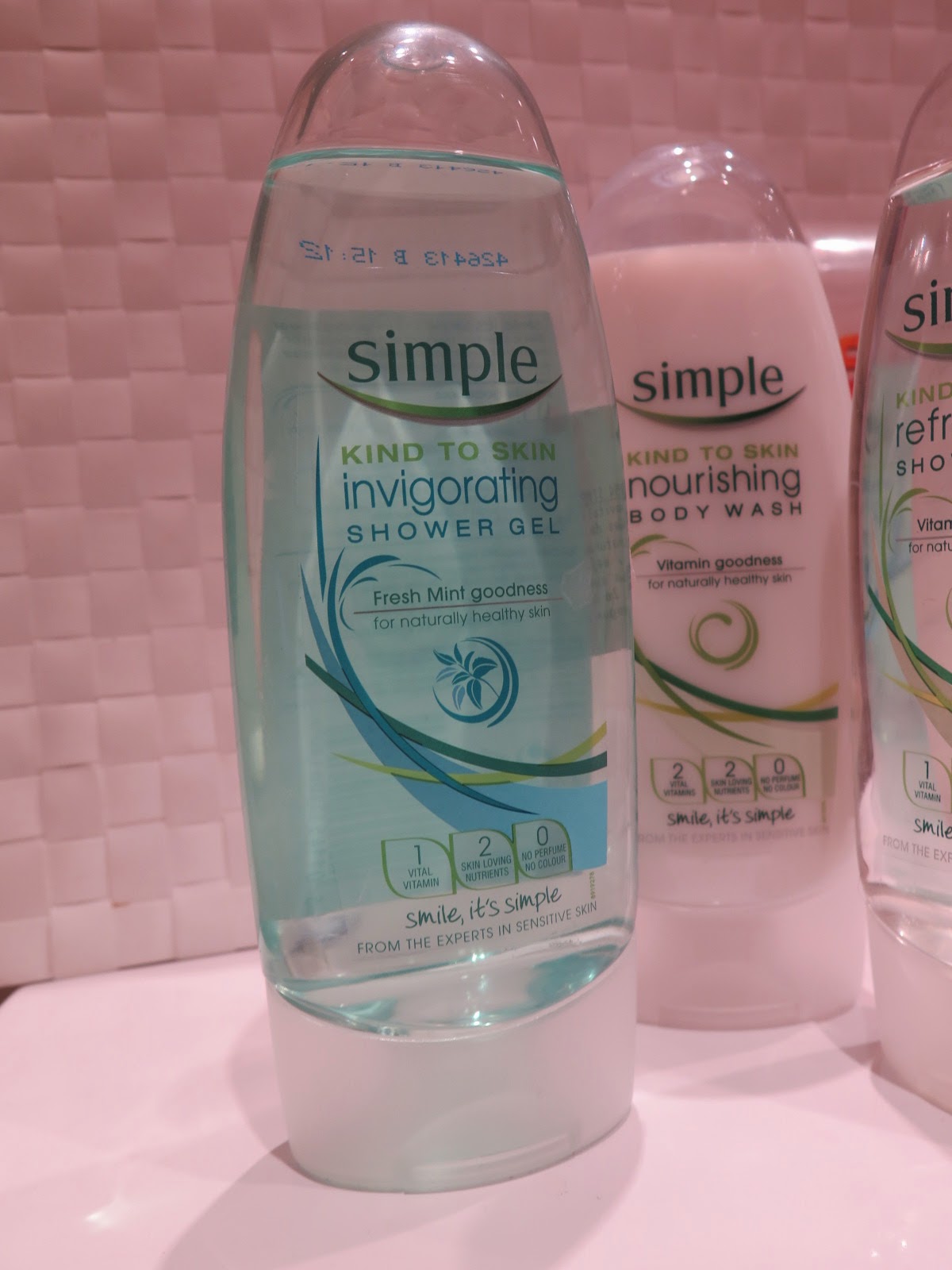 A Geek Wearing Makeup Simple UK´s Mint Shower Gel is a Freshness Bomb