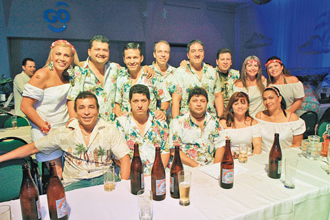 Exalumnos del Enrique Finot celebraron una fiesta con la temática