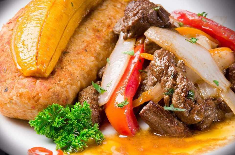 Tacu Tacu con lomo saltado