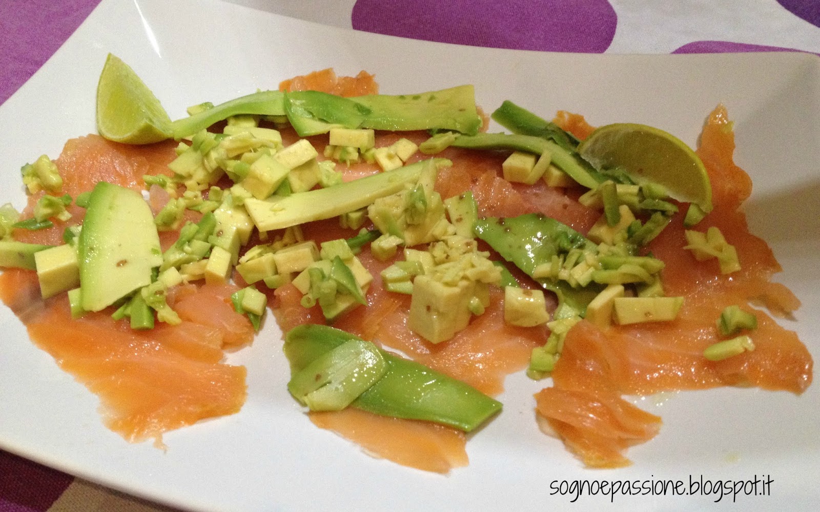 Carpaccio di salmone affumicato e avocado Ricetta ed ingredienti dei