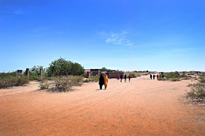 somali ethiopia camp refugees liza proper towards walking behind female