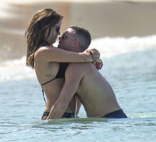  The stunning brunette, Danielle Lloyd, 31, enjoyed her free schedule in a black bikini on Friday, December 11, 2015 as she spent the most romantic holiday with new boyfriend, Michael O'Neill at the beach in Barbados.