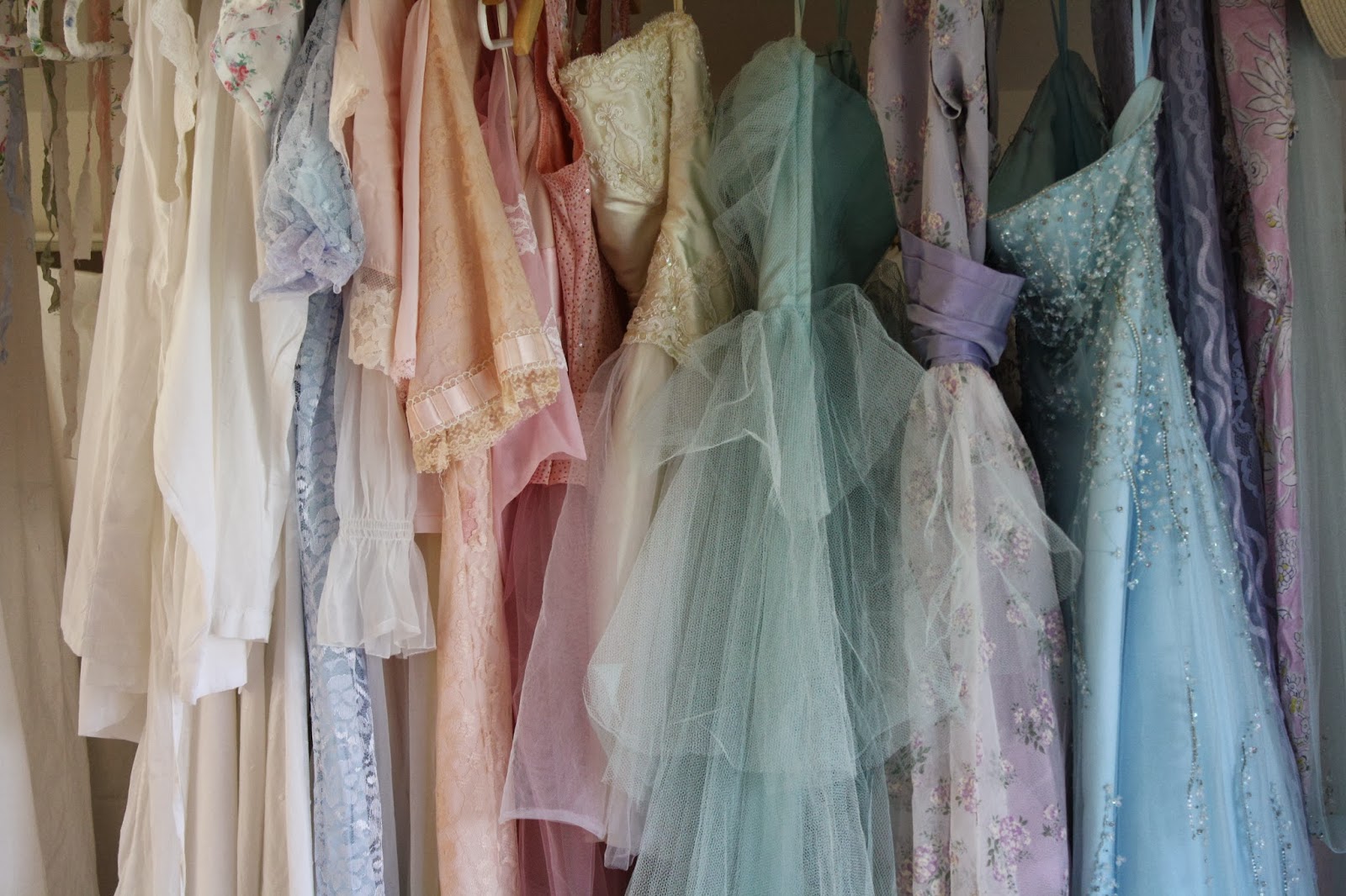 UMELECKY Shabby Dress Hangers