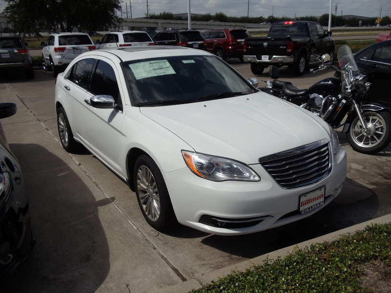2012 chrysler 200 white