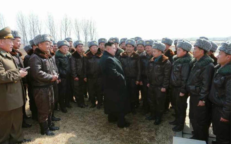 النشاطات العسكريه للزعيم الكوري الشمالي كيم جونغ اون .......متجدد  - صفحة 2 Kim%2BJong-un%2Bvisited%2Bthe%2BKorean%2BPeople's%2BArmy%2BGolden%2BHelmet%2Bforce%2B4