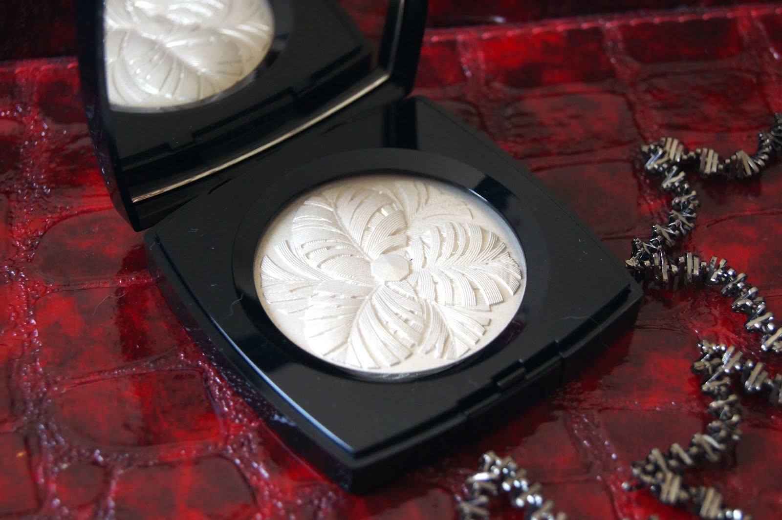 Chanel Camelia De Plumes Highlighting Powder for Holiday 2014