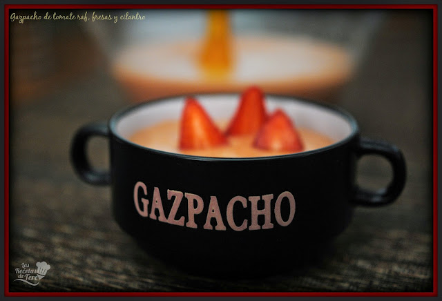 
gazpacho De Tomate Raf, Fresas Y Cilantro.
