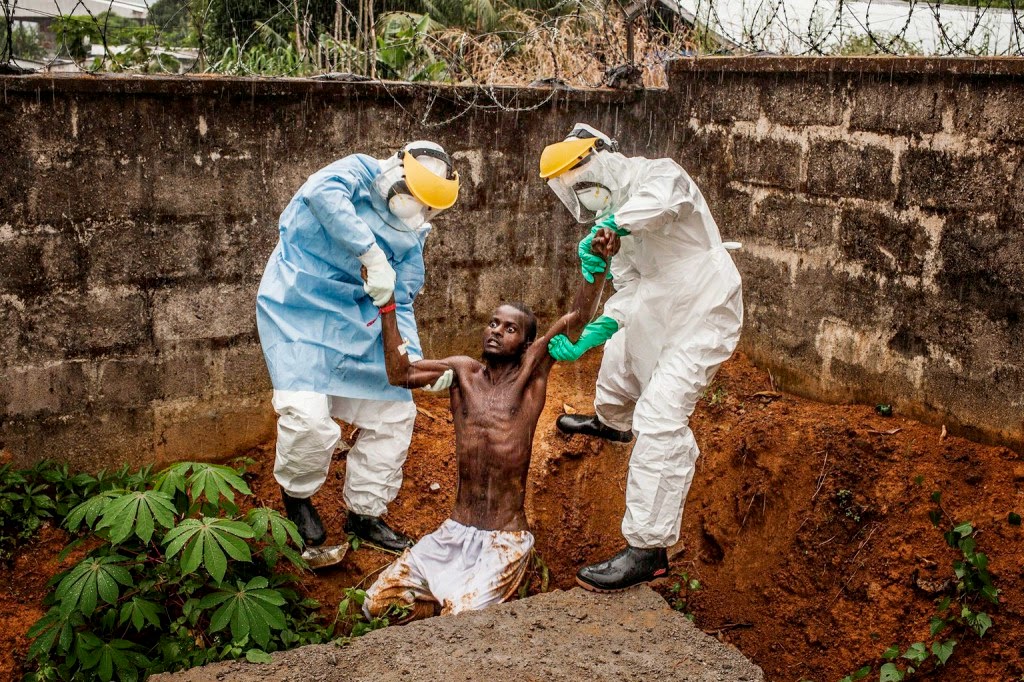 Ebola. Fotó: WPP/National Geographic/The Washington Post/Peter Muller World Press Photo, sajtófotó, Mads Nissen, Politiken, fotó, társadalom, sport, kultúra, ebola, homoszexualitás,
