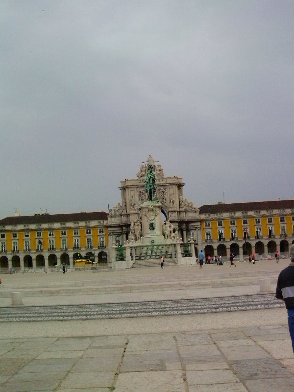 Terreiro do paço, o arco da rua augusta, e a estatua do rei D Jose