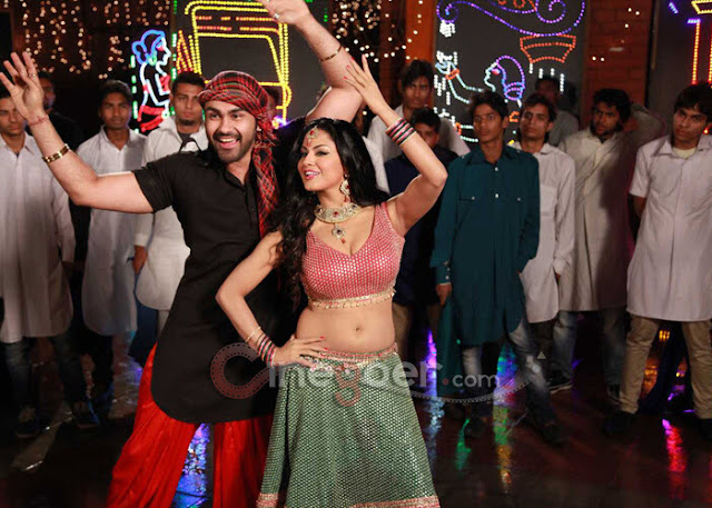 Veena+Malik+Jatts+in+Golmaal+item+song+(8)