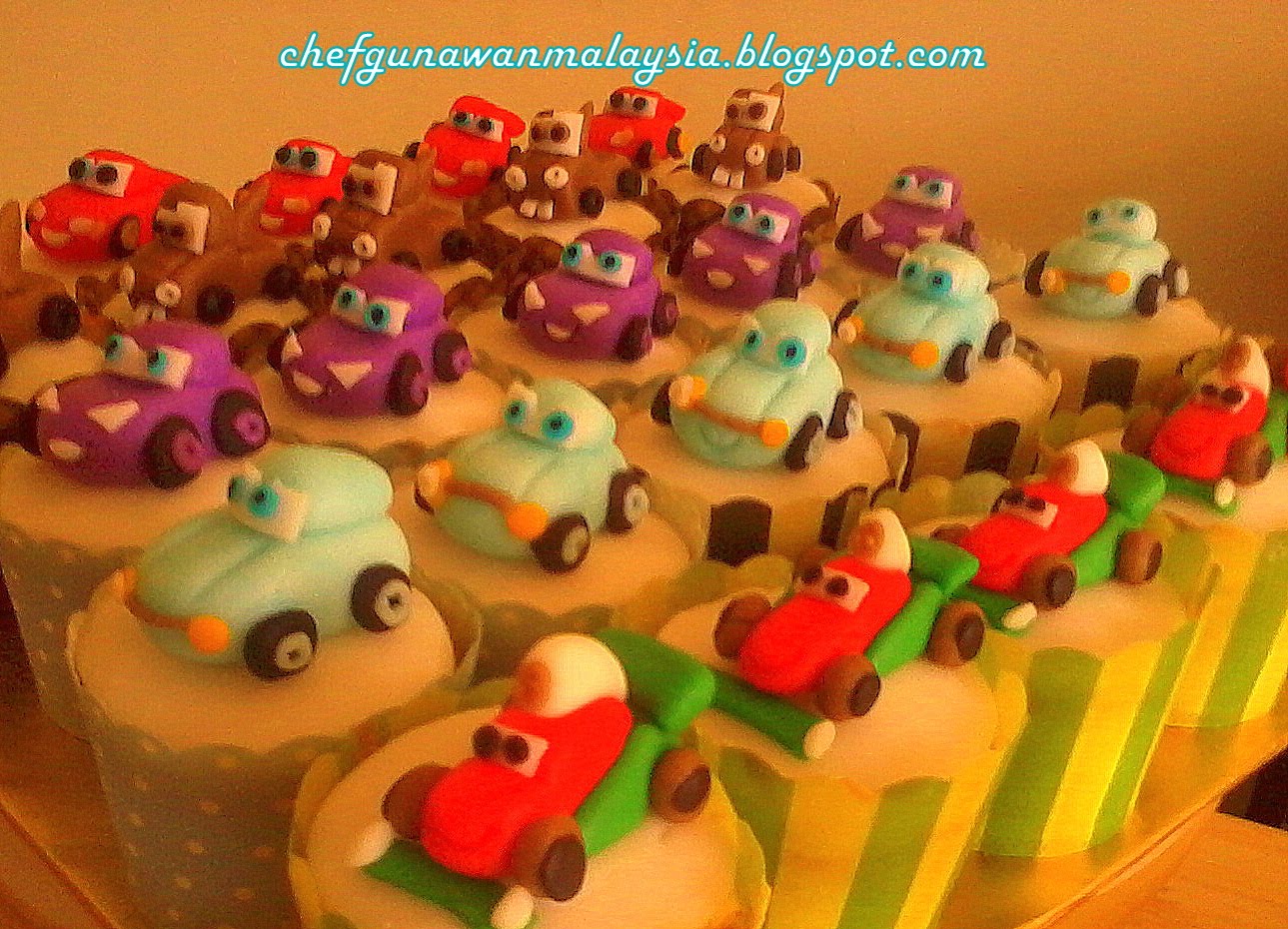 http://3.bp.blogspot.com/-OThsRWXbILM/UNVdsZGeoII/AAAAAAAACmk/Qe8D-hR4Kzc/s1600/Cupcakes%2B3D%2BThe%2BCars%2Bchef%2Bobie%2Bwan.jpg