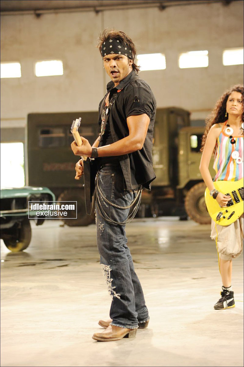 Vedam - Movie Stills (Source:idlebrain.com) | Allu Arjun Gallery