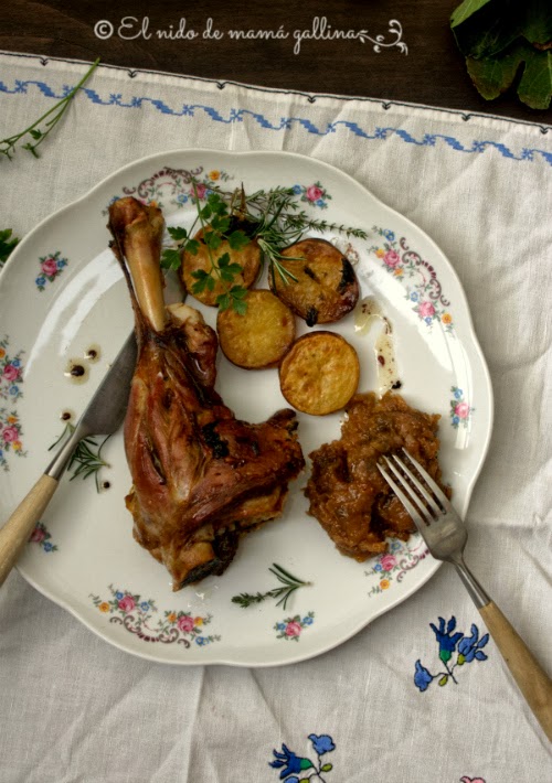 Cordero Asado Con Patatas Y Chutney De Higos Y Manzana
