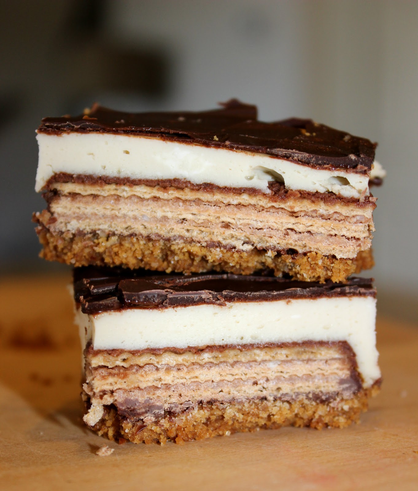 sugar & spice Kit Kat Cheesecake Bars