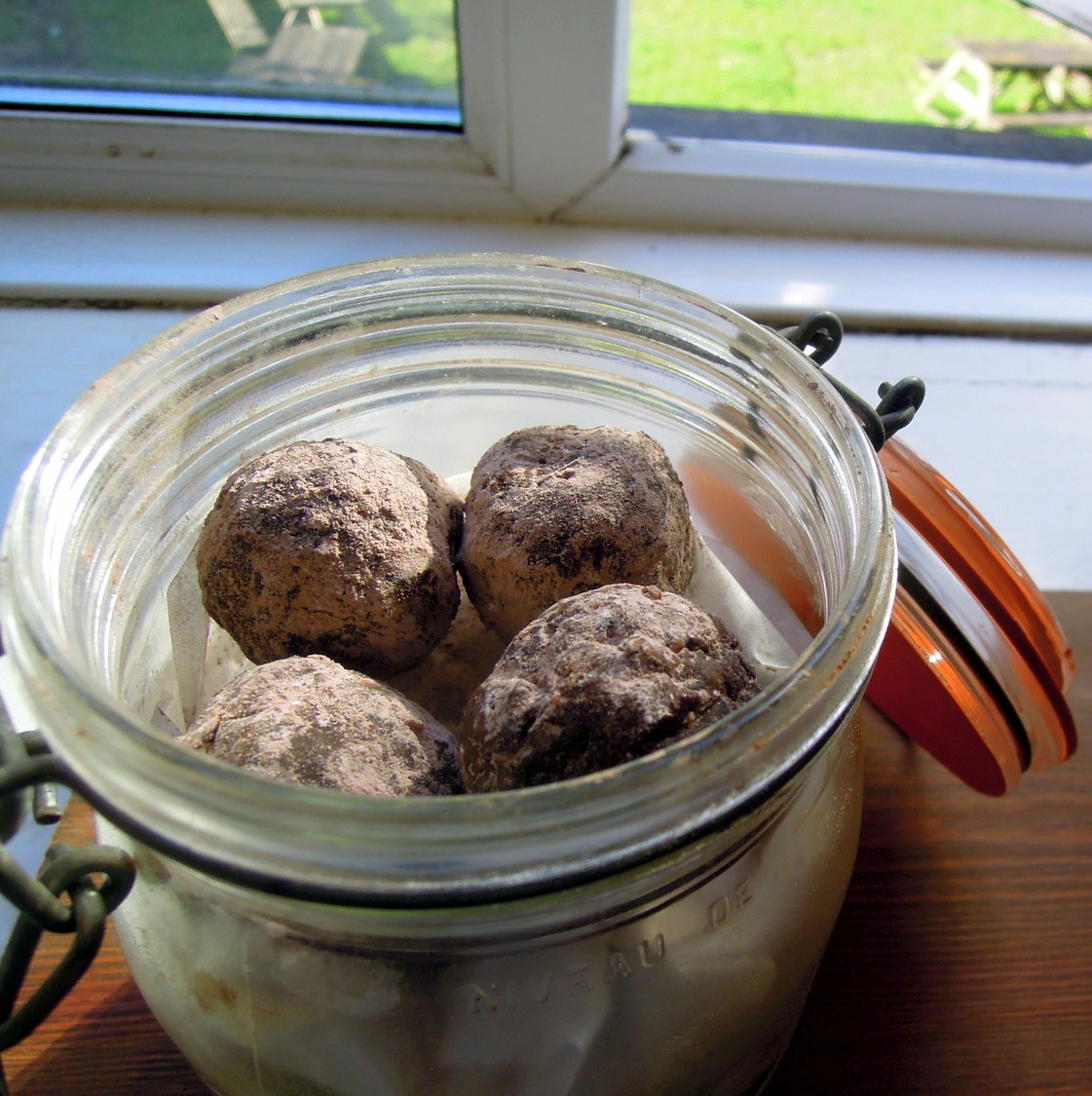 chowgypsy Welsh Bosom Buddies meets Raw & Healthy Chocolate Truffles