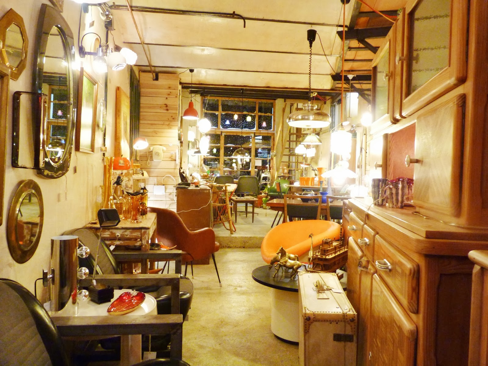 tienda muebles vintage y restaurados VALNOT