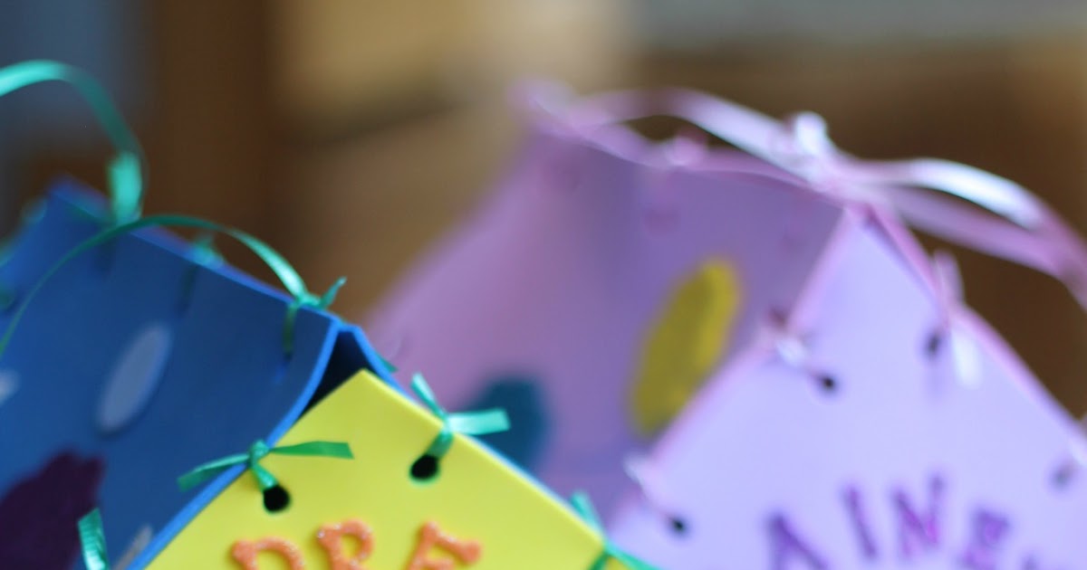 Make Your Own Stuffed Animal House and Carrier Reading Confetti