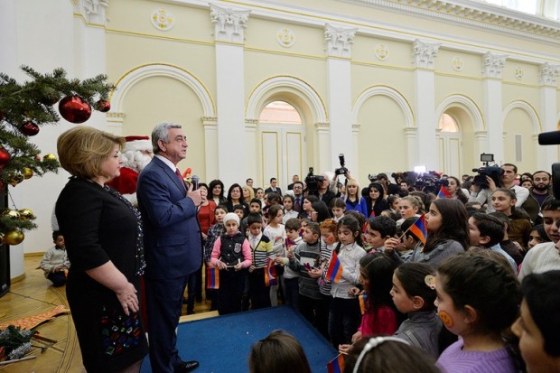 presidente Armenia festeja niños Navidad
