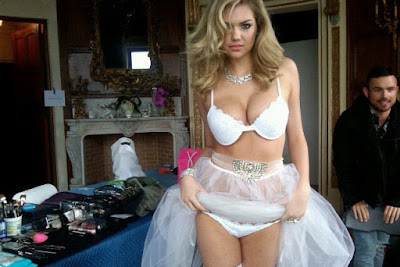 Kate Upton Bikini on Jeans Bikini Who Want To See Kate Upton On The Beach