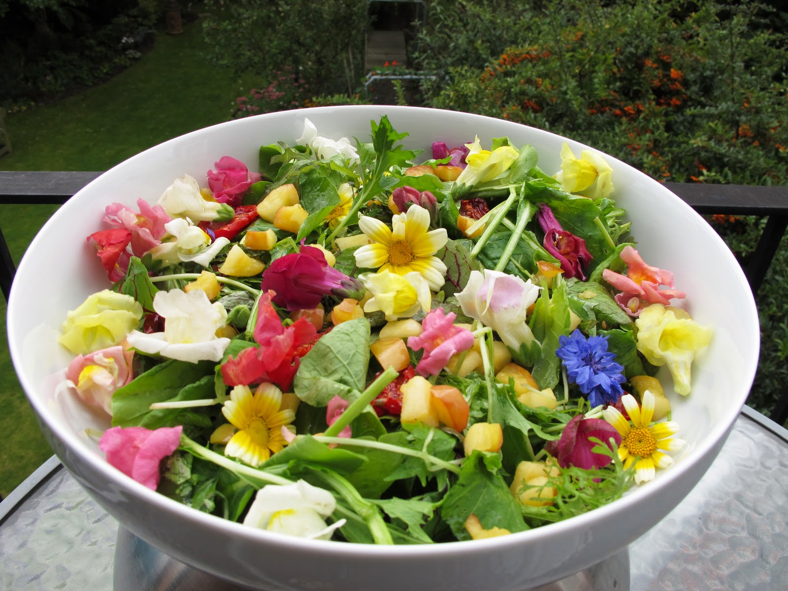 Margot's Kitchen A flowerishing salad or a flourishing salad?