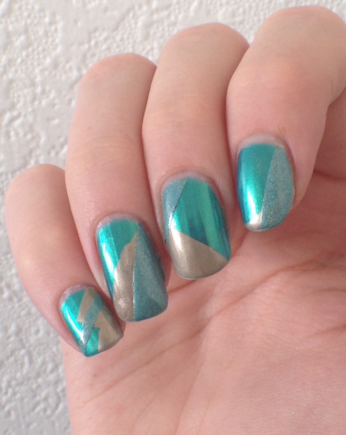 maybelline vert canard nail art géométrique or