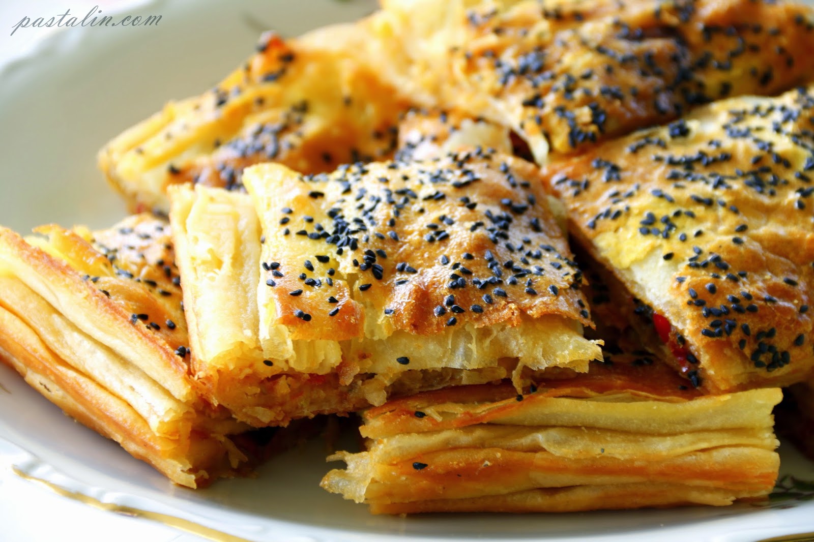 PASTALİN&hellip; Patlıcanlı el açması börek