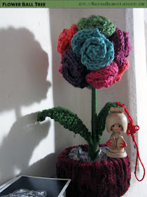 Knitted Flower Ball Tree