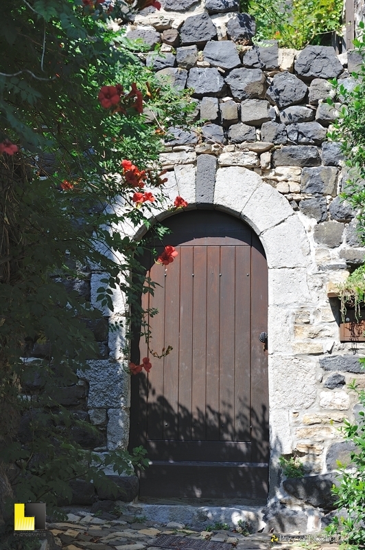 maison le long du sentier de la tour à mirabel photo pascal blachier maison le long du sentier de la tour à mirabel photo blachier pascal