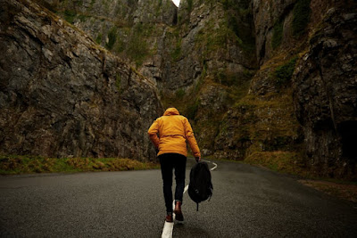 Bahaya gak sih traveling sendirian Bahaya gak sih traveling sendirian