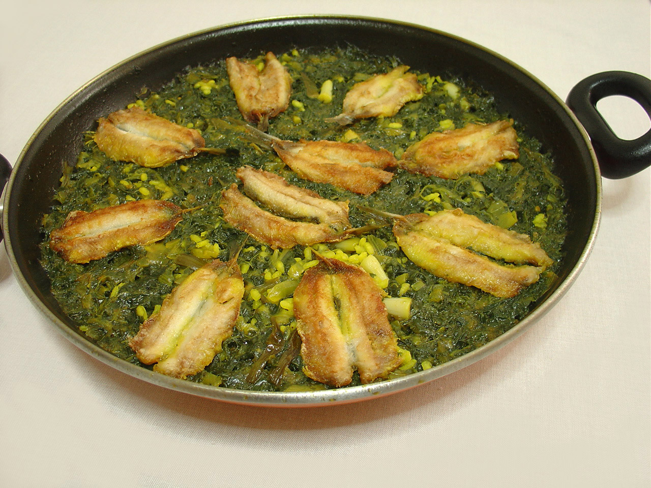 COCINA SANA MEDITERRANEA PAELLA DE ESPINACAS CON BOQUERONES