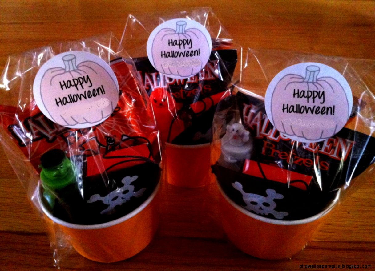 The Clueless Chick Halloween Treat Cups The Clueless Chick Halloween Treat Cups