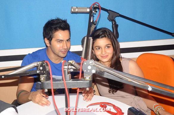 Varun Dhawan, Alia Bhatt - (4) - Alia Bhatt Latest Hot Photos - Visits Radion stations