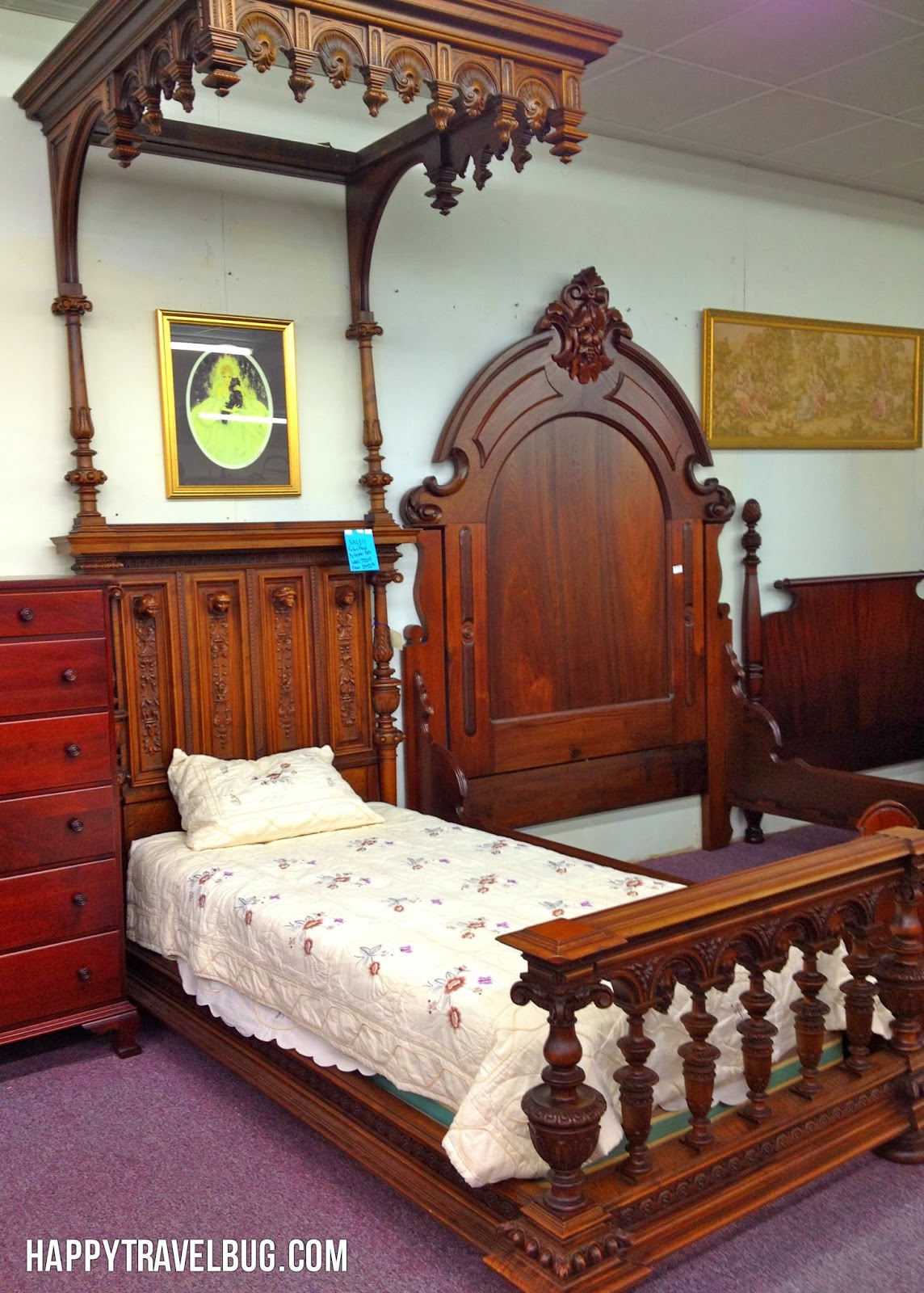 The {Happy} Travel Bug Giant Hamburgers & Giant Antiques