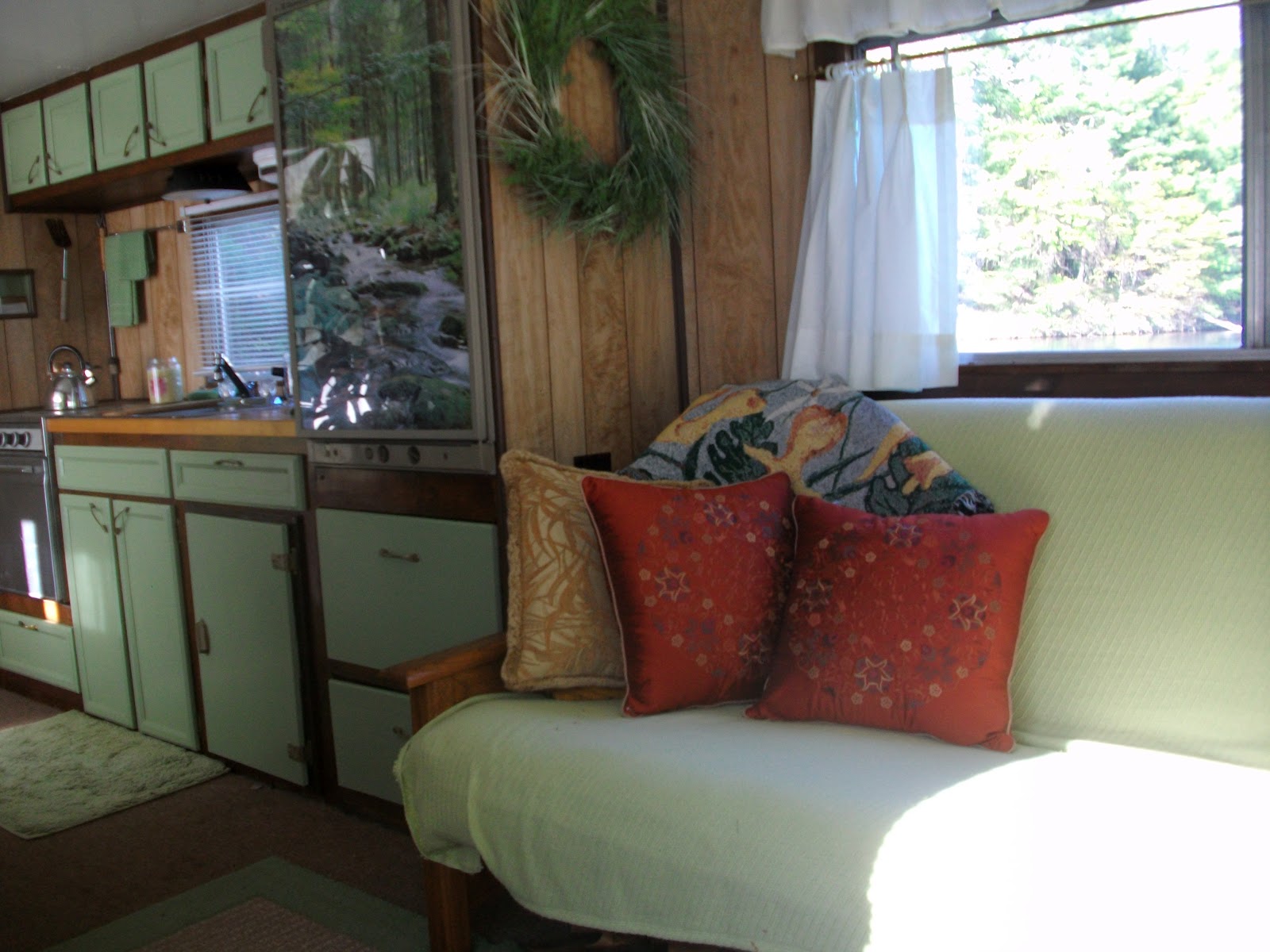 Hardy Dam Houseboat