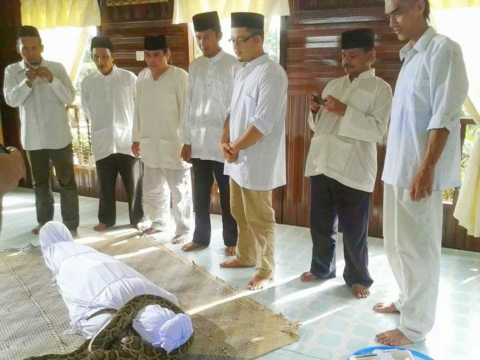 Isusemasa Org Astro Oasis Sahkan Gambar Mayat Dililit Ular Rakaman Tanah Kubur