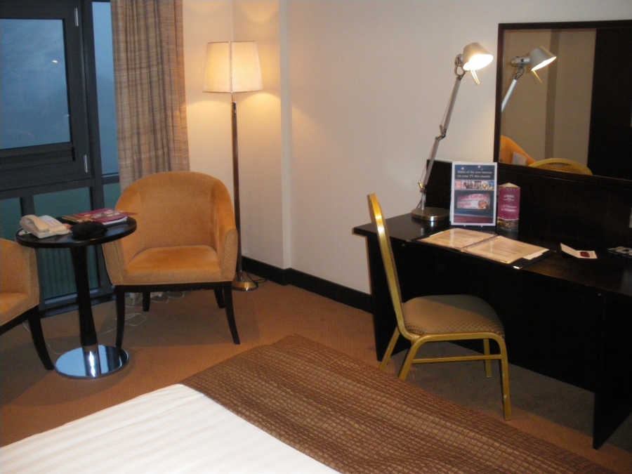 Round and Square Seinfeld Ethnography (14)—Sleep Desk