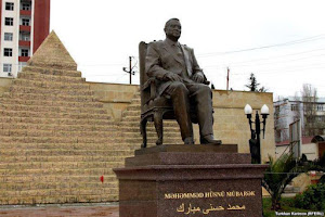روسيا تصنع تمثالا لـ * حسنى مبارك *