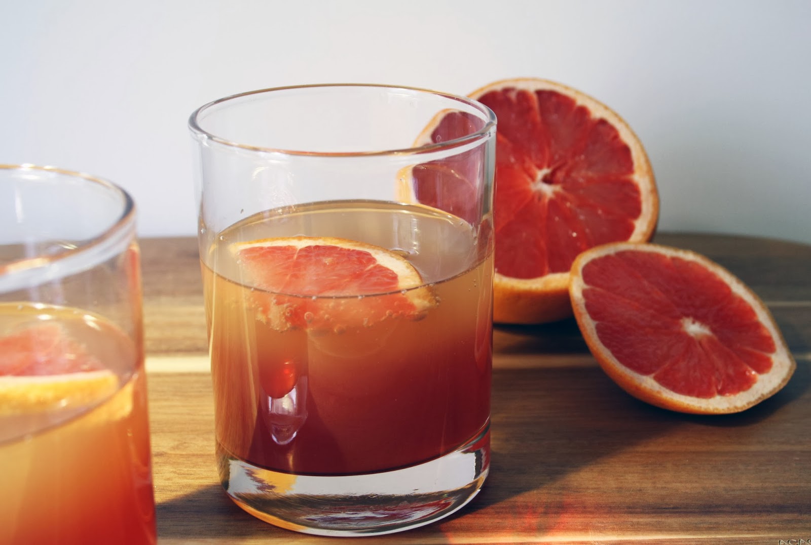 Sevengrams FIZZY GRAPEFRUIT COCKTAIL WITH GIN AND CASSIS