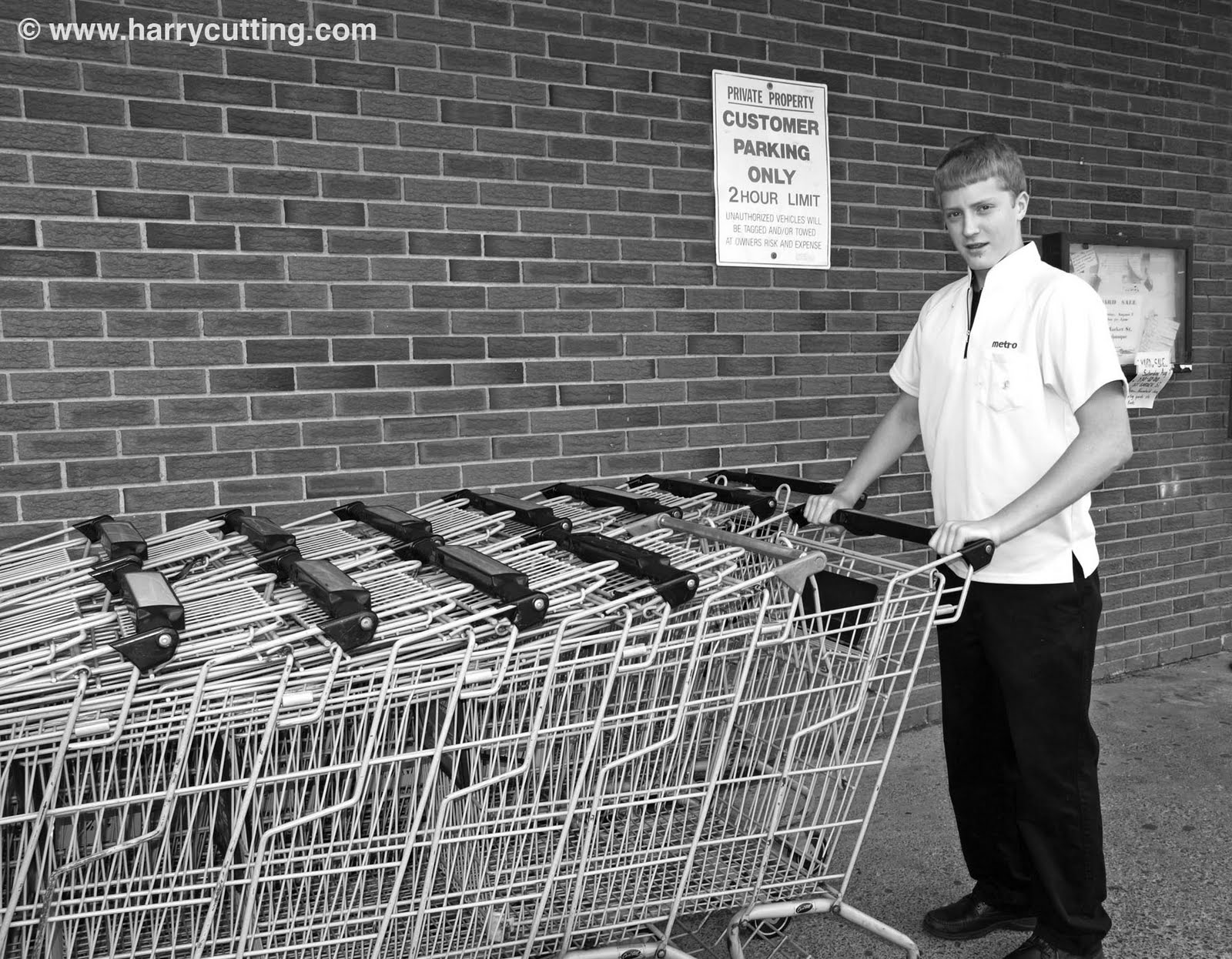 http://3.bp.blogspot.com/-OrN7Azzo8mU/TgqAKdlxxRI/AAAAAAAAAQQ/twmDZHX0bPw/s1600/XC201008-teen-boy-working-grocery-store-shopping-carts.jpg