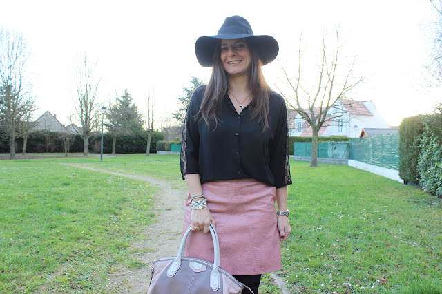 jupe en cuir vieux rose zara, sac clarks