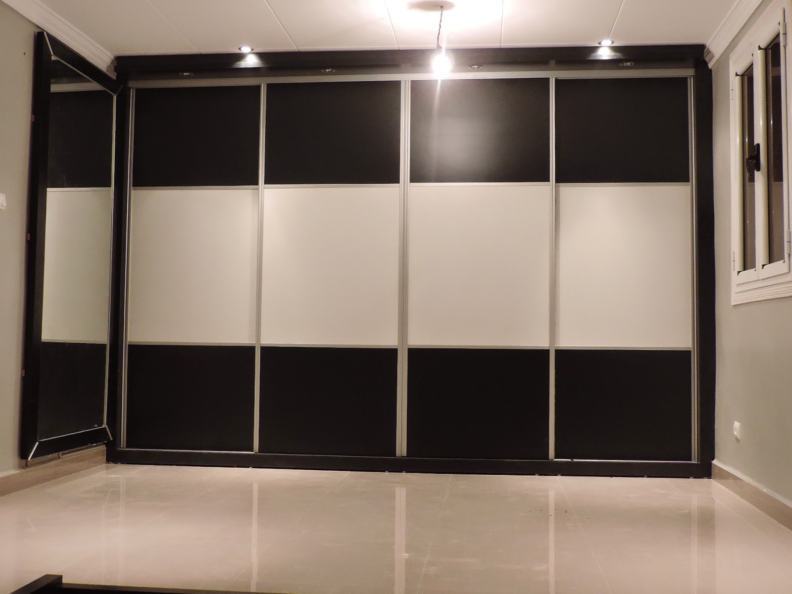 Placards et dressings sur mesure: placard extra large avec miroir
